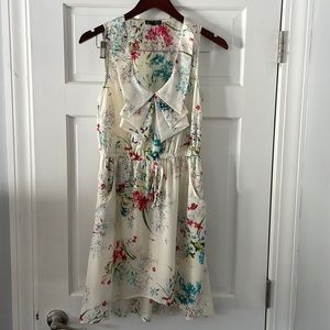 Spring dress! I wore this once for my bridal shower. Has pockets!